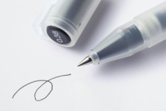 Méthodes éprouvées pour nettoyer le stylo gel sur diverses surfaces