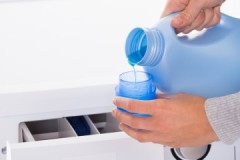 Nous agissons selon les instructions, ou où remplir le climatiseur de la machine à laver Samsung