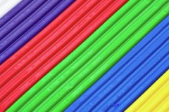 Recettes et astuces pour éliminer facilement et sans effort la pâte à modeler du tapis