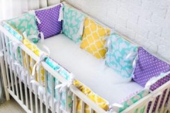 Comment dois-je laver les pare-chocs dans un berceau pour nouveau-né?